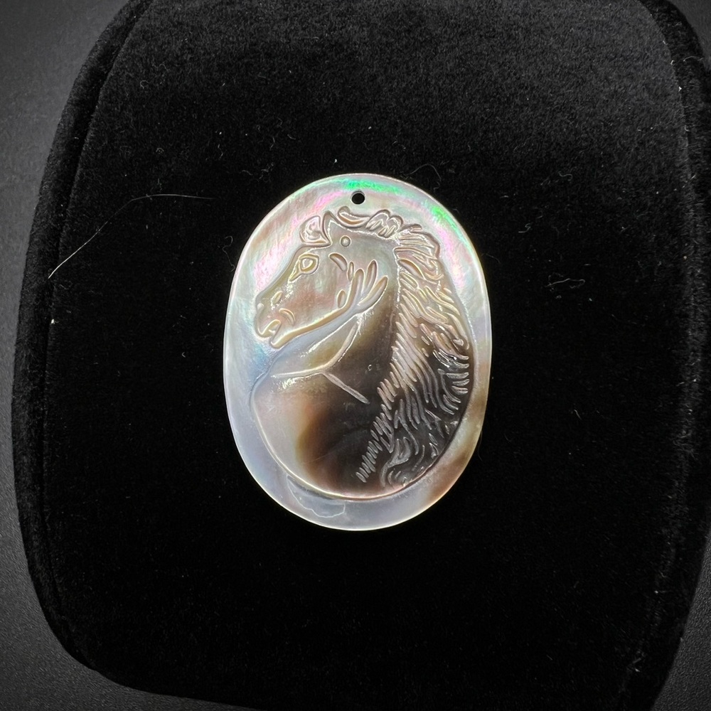 🔥PRICE DROP🔥 Hand Carved Shell Cameo Horse Pendant Bead
